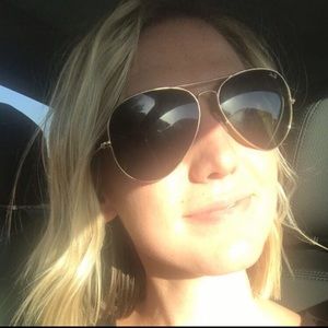 Meet your Posher, Alona